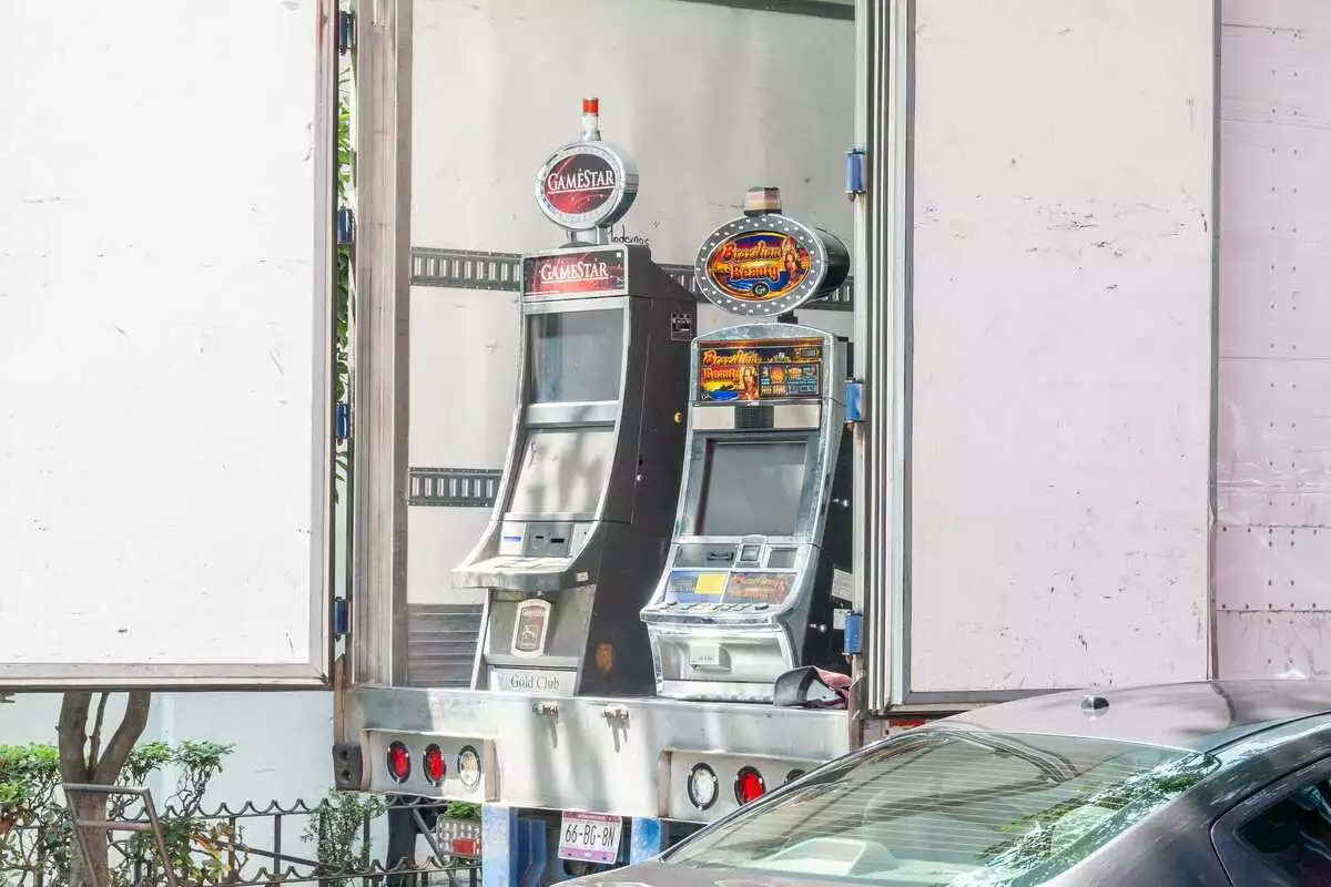 Últimos golpes al crimen organizado: operativos en Edoméx y Veracruz aseguran 5 millones de pesos y más de 3 mil máqu...