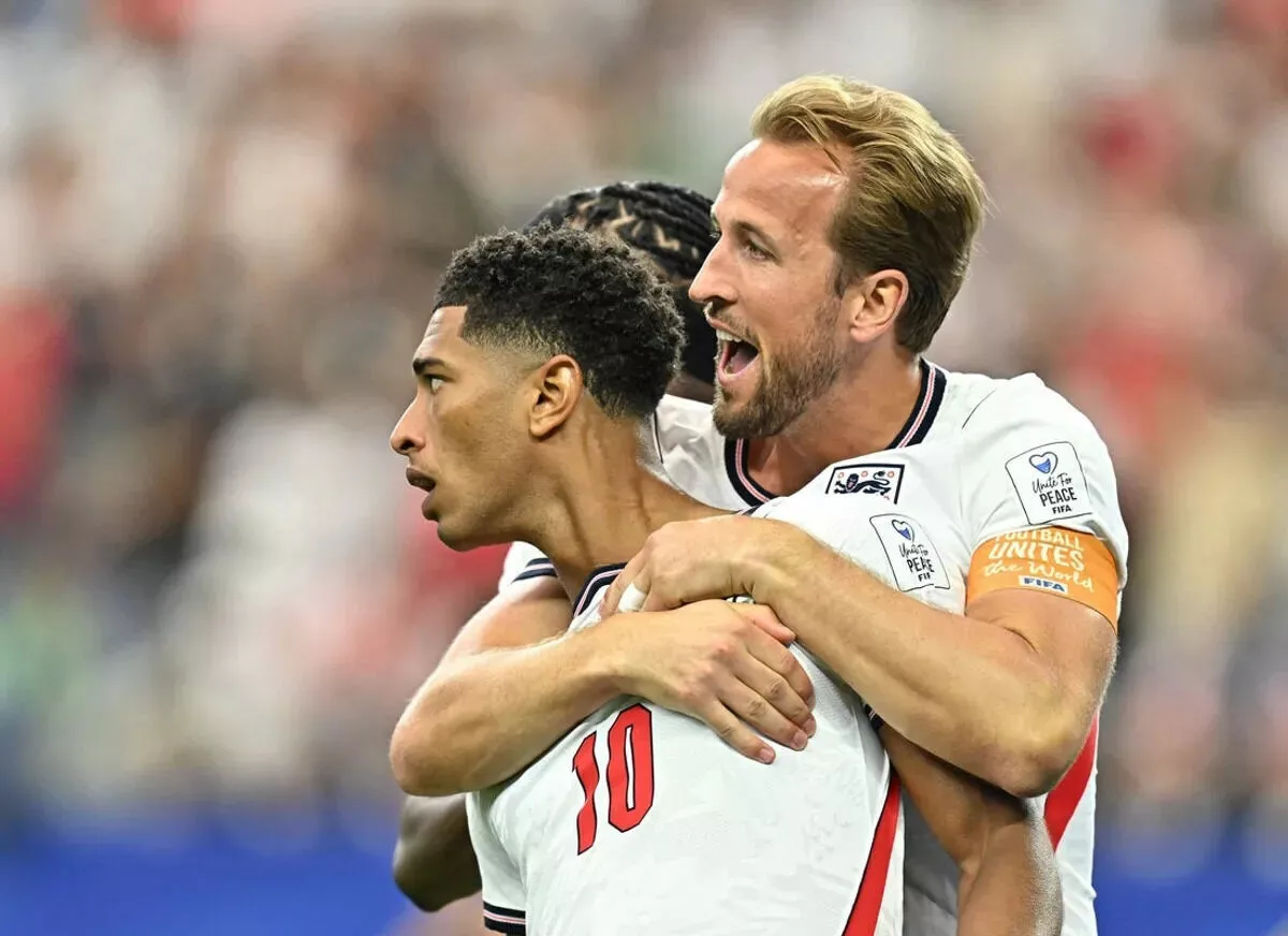 England's Jude Bellingham celebrates with Harry Kane after scoring vs Croatia