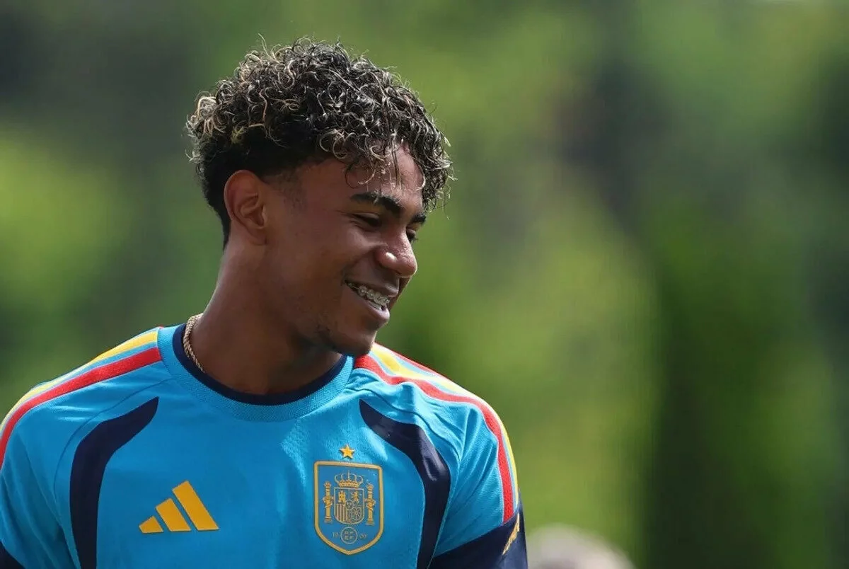 Spain's Lamine Yamal during training
