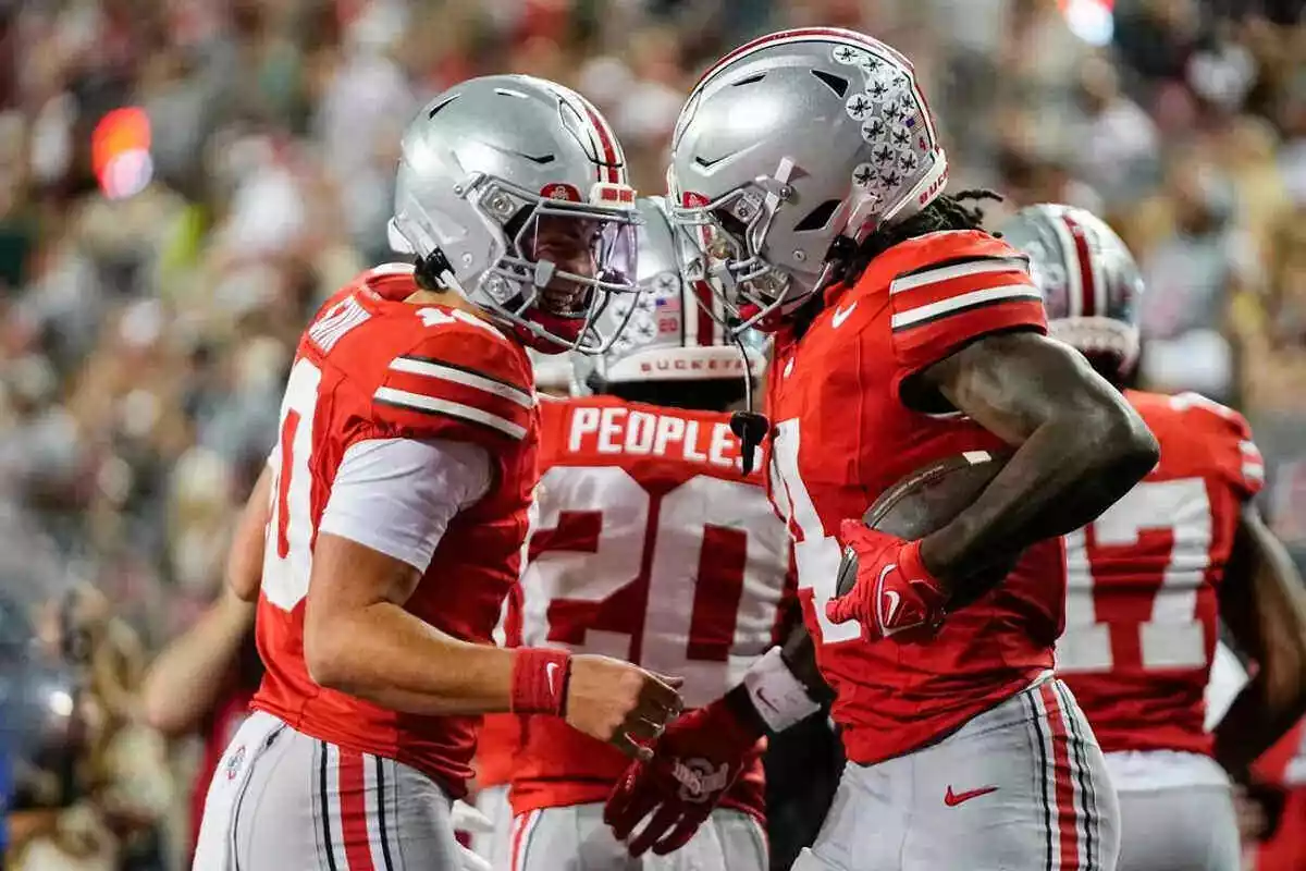 Ohio State Buckeyes quarterback Julian Sayin celebrates a touchdown by wide receiver Jeremiah Smith