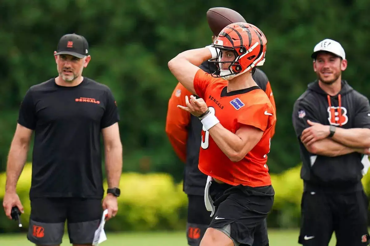 Cincinnati Bengals quarterback Joe Burrow throws a pass to a teammate during practice