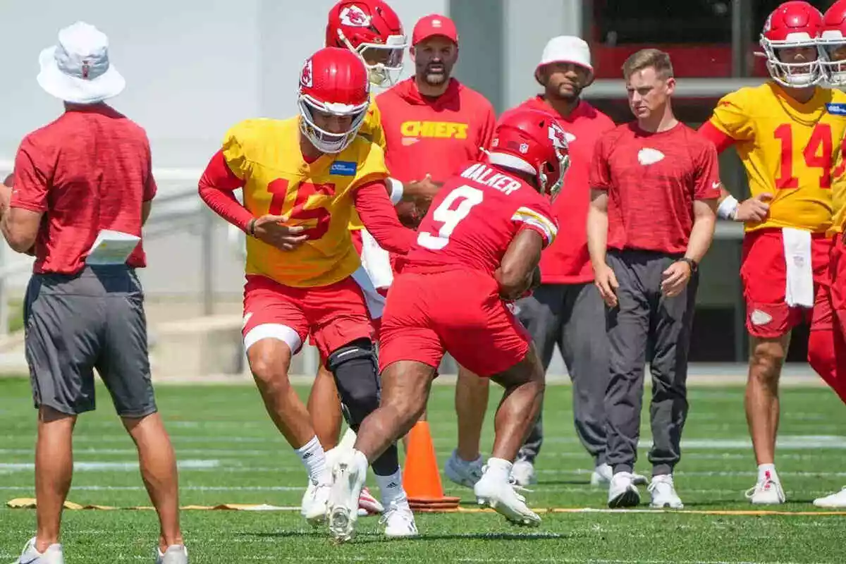 Kansas City Chiefs quarterback Patrick Mahomes hands off to running back Kenneth Walker at practice