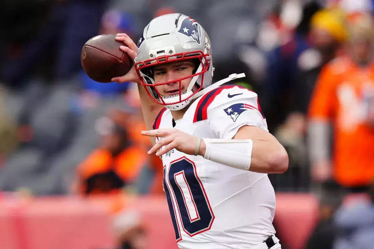 New England Patriots quarterback Drake Maye practices before the 2026 AFC Championship Game