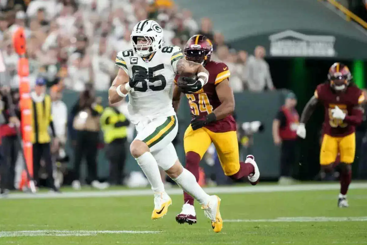 Packers tight end Tucker Kraft runs away from Commanders defender