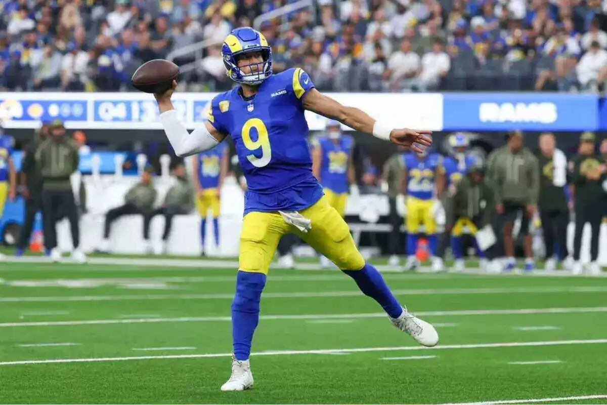Rams quarterback Matthew Stafford makes a pass