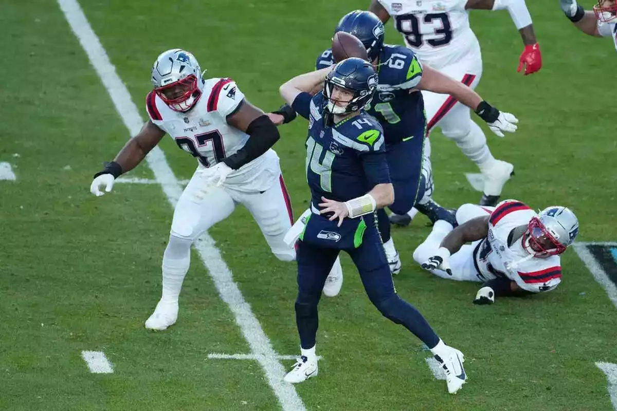 Seahawks quarterback Sam Darnold goes to throw a pass against the Patriots during the Super Bowl