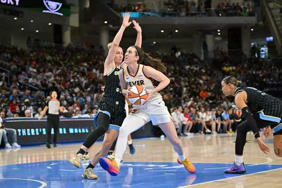 Indiana Fever guard Caitlin Clark drives towards the basket