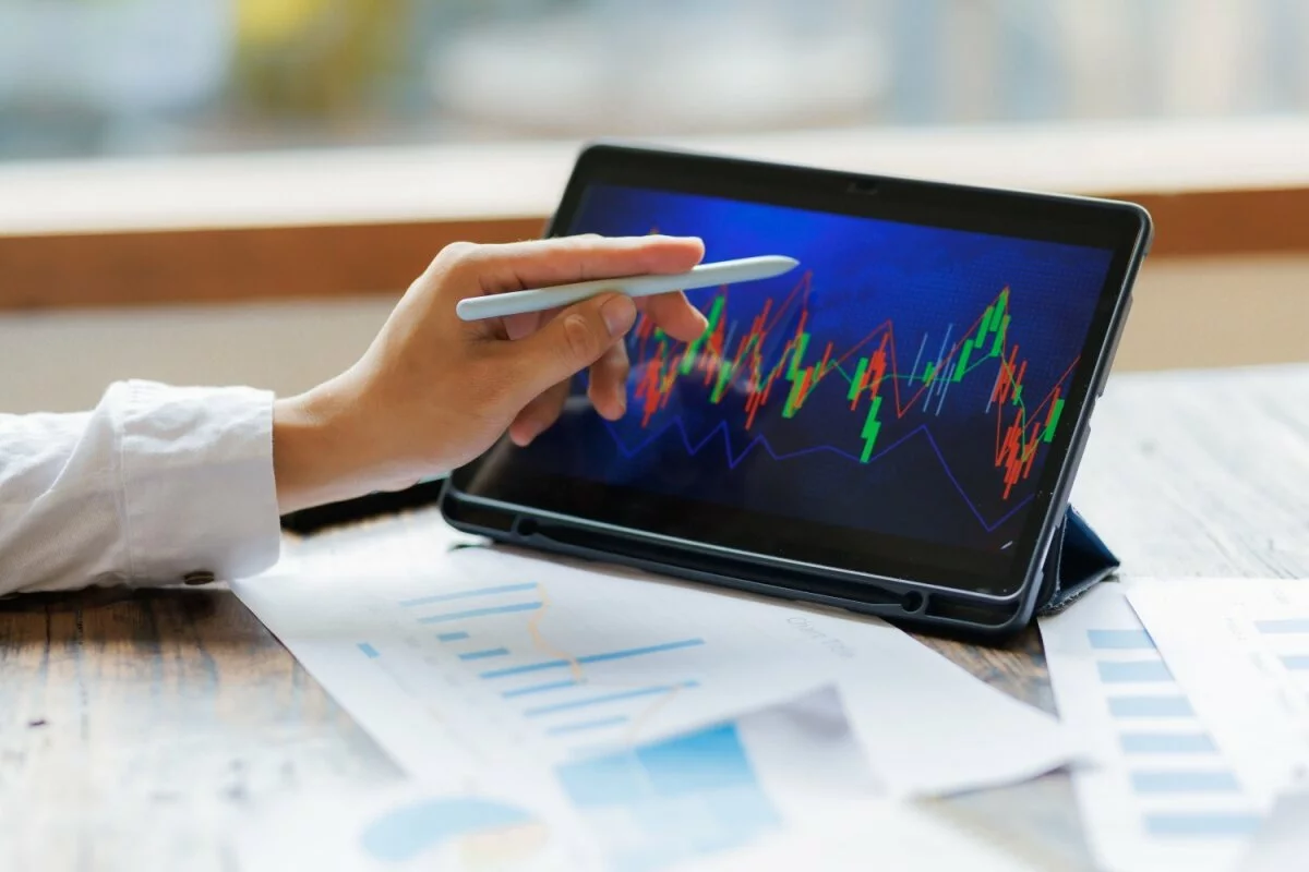 Analyst Lowers DraftKings, FanDuel Price Targets