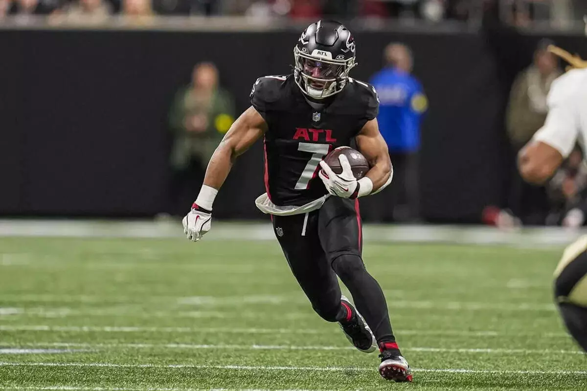 Falcons running back Bijan Robinson runs with the ball